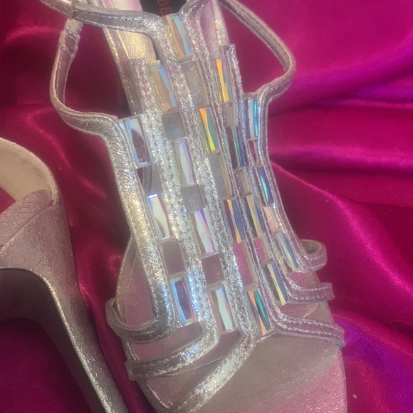 Jenanne Beker size 8 silver heels with unique glass like jewls. Ankle straps - Picture 6 of 6